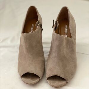 Audrey Brooke Women's Tan Peep-Toe Shoes